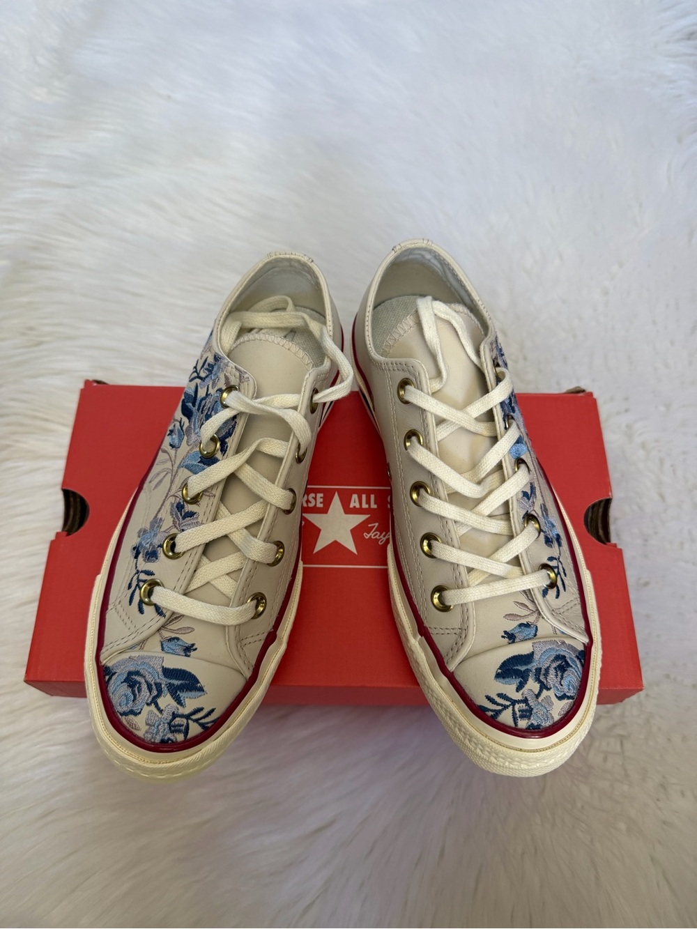 Converse Low Top Driftwood/Provence w/Blue Floral Embroidery Sneakers Sz 6